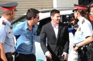 Barcelona football star Lionel Messi arrives at the courthouse in the coastal town of Gavá near Barcelona on September 27, 2013 to face judges on tax evasion charges