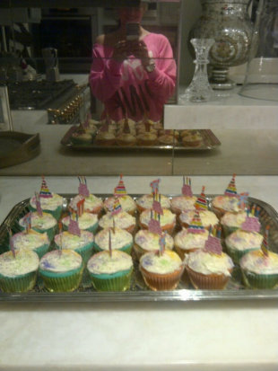 A Woman Of Many Talents! Jennifer Lopez Bakes Cupcakes For Her Twins