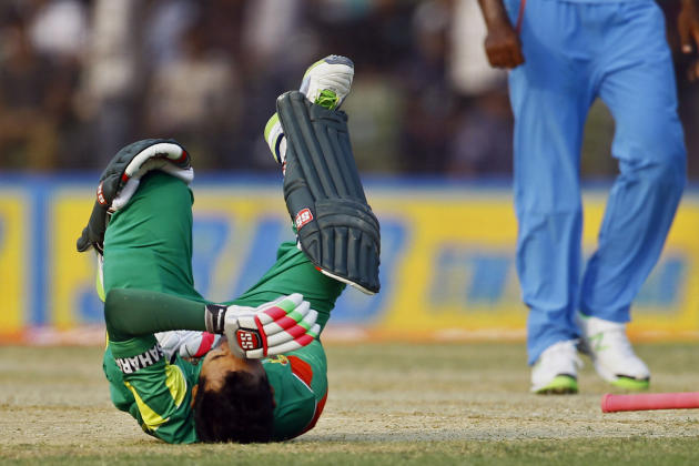 Bangladesh&#39;s Mushfiqur Rahim reacts in pain after he was hit by a ball during the Asia Cup one-day international cricket tournament against India in Fatullah, near Dhaka, Bangladesh, Wednesday, Fe