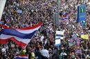 Una multitud de activistas se prepara para marchar hacia la embajada de Estados Unidos y la sede del partido gobernante Puea Thai en Bangkok (Tailandia). EFEManifestantes antigubernamentales durante un mitin hoy cerca de los organismos de telecomunicaciones en Bangkok, Tailandia. EFE