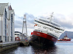 Norway: Cruise ship in danger of tilting over