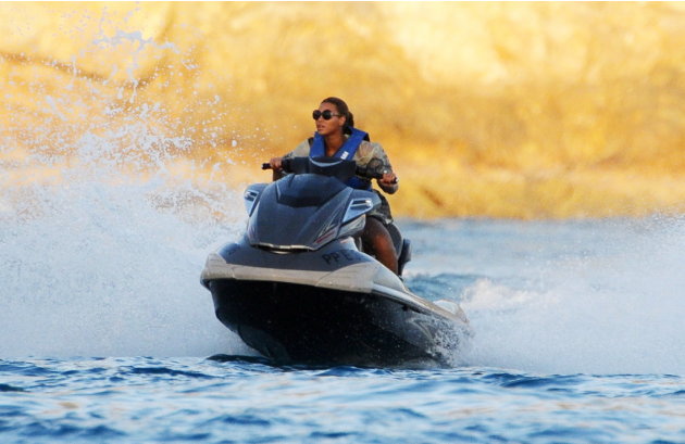 Beyoncé y Jay-Z en la playa!  T30840012