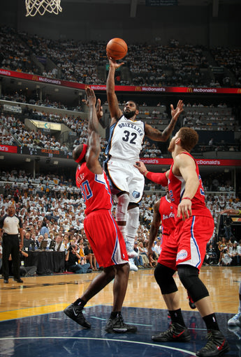 Spurs dominate; Pacers take control; Grizzlies tie series 201205022253823811868-p2