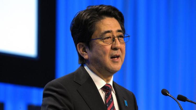 O primeiro-ministro japonês, Shinzo Abe faz seu discurso especial durante a sessão de abertura do Fórum Econômico Mundial em Davos em 22 de janeiro de 2014