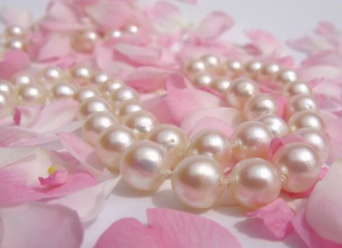 هدايا تقدمها لحبيبتك في عيد الحب Pearls-JPG_152628