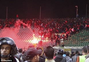 Tòa án Ai Cập chính thức buộc tội 75 người trong vụ bạo loạn bóng đá. Th_m_k_ch_b_ng____Ai-016e3cf721331c3328399d5a36a38283