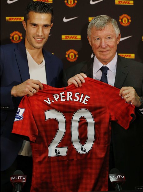 Manchester United's new signing Robin van Persie of the Netherlands poses with manager Alex Ferguson at a news conference at Old Trafford in Manchester