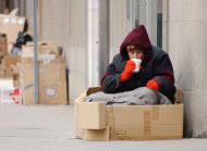 Εναν στους 5 Ελληνες απειλεί η φτώχεια