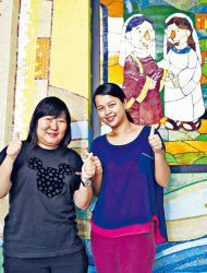兩名失聰女生潘頌詩（左）與魏美珍（右），今年破格入讀教院3年兼讀制的教育榮譽學士（特殊需要）課程。　　（資料圖片）