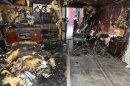 Interior del local de la calle Ortuburu de Elorrio que esta madrugada desconocidos rociaron con líquido inflamable y lo incendiaron. EFE