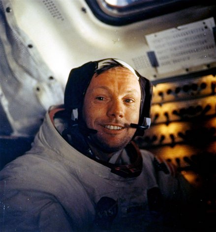 Neil Armstrong, 1st man on the moon, dies at 82 - Yahoo! News