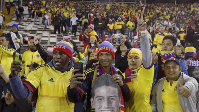 Colombia fans pose with a picture of Colombia&#39;s James Rodriguez ahead of their team&#39;s first round Copa America 2015 soccer match against Brazil at Estadio Monumental David Arellano in Santiago