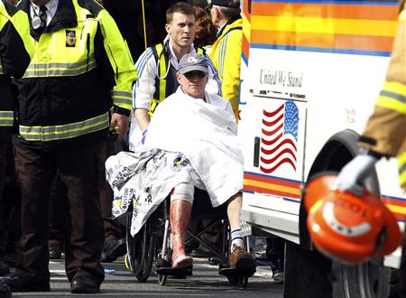 وقال مراسل الجزيرة في نيويورك مراد هاشم إن الانفجارين وقعا بمركز مدينة بوسطن، عند خط نهاية ماراثون بوسطن، قرب منصة الاحتفال.