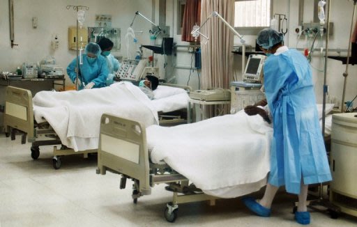 Patients are treated in a hospital in Kuwait City on April 24, 2007. Kuwait is to bar foreigners from attending public hospitals in the mornings, local media reported on Thursday, in a decision activists labelled as "racist"