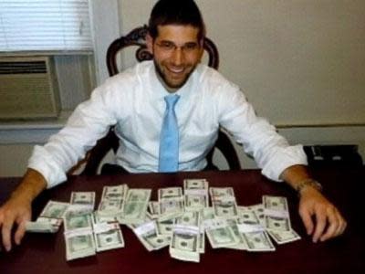Wah, Pria AS Temukan Uang Rp 1 Milyar di Meja Bekas