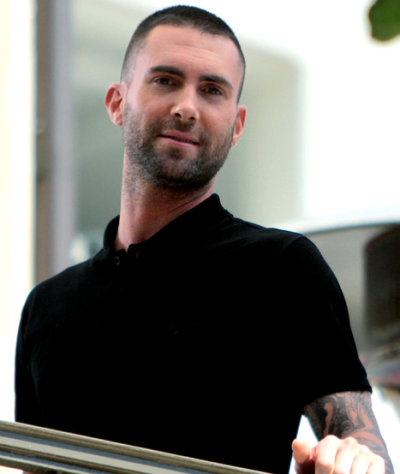 PIC Maroon 5's Adam Levine Shaves His Head