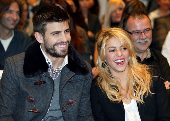 زوجات وصديقات لاعبي الكلاسيكو Shakira-Shakira-Gerard-Pique-Dos-Vidas-E0vPfEcWJqGl-jpg_113144
