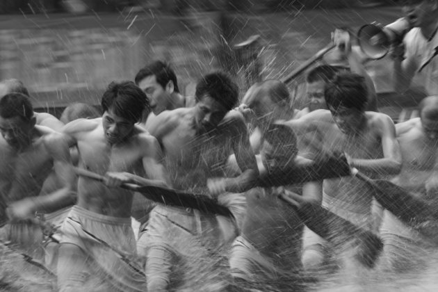 14 صورة رائعة تفوز في مسابقة ناشونال جيوغرافيك للتصوير في 2012 Chinese-traditional-dragon-boat-racing-jpg_175234