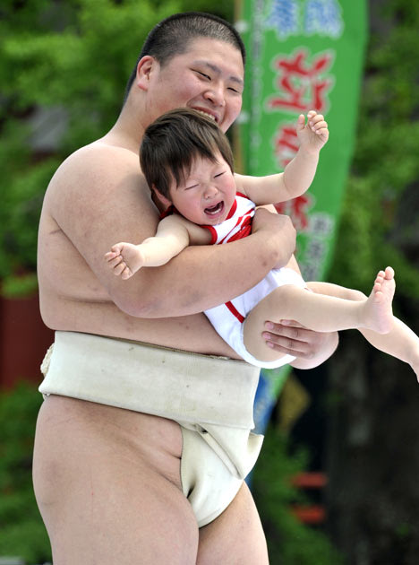 baby-cry-sumo-02-010511