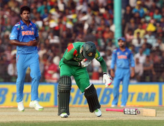 A Bangladeshi batsman gets hurt during the 2nd ODI match of Asia Cup between India and Bangladesh at Khan Shaheb Osman Ali Stadium in Fatullah of Bangladesh on Feb.26 , 2014. (Photo: IANS)