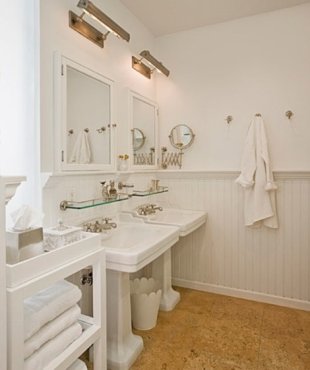 The White-Themed Bathroom 