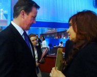 Handout picture released by the Argentine presidency of Argentine President Cristina Kirchner (R) talking with British PM David Cameron during a brief encounter after a G20 summit meeting in Los Cabos, Mexico. Kirchner and Cameron clashed on Tuesday at the G20 summit over the future of the disputed Falkland Islands, officials said. (AFP Photo/)