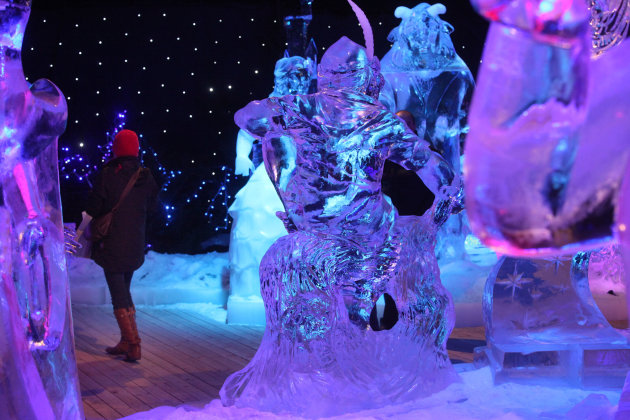 http://l.yimg.com/bt/api/res/1.2/NlCsUczk3oerBWl4ArY6zg--/YXBwaWQ9eW5ld3M7Zmk9aW5zZXQ7aD00MjA7cT04NTt3PTYzMA--/http://media.zenfs.com/en_us/News/gettyimages.com/snow-ice-sculpture-festival-bruges-20111215-110849-062.jpg