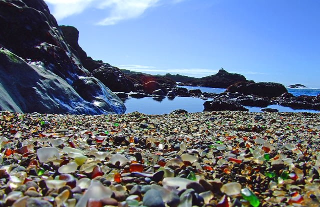 La Playa de Cristal en California es considerada como una de las mas hermosas y raras del mundo. Playacristal