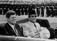 Presiden RI Soekarno bersama Presiden AS ke 35- John F Kennedy dalam suatu kesempatan ketika Soekarno mengunjungi AS untuk menjalin diplomatik.