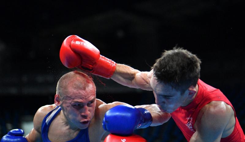 Vladimir Nikitin (left) lands a blow on Michael Conlan in Rio on August 16, 2016 (AFP Photo/Yuri Cortez)