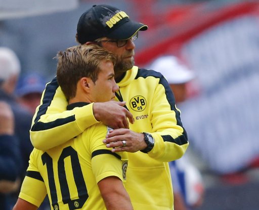 Dortmund's coach Klopp talks to player Mario Goetze during their German Bundesliga first division soccer match in Nuremberg