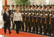 La chancelière allemande Angela Merkel a été reçue jeudi à Pékin par le Premier ministre chinois Wen Jiabao, alors que la première économie d'Europe et la deuxième du monde souhaitent se rassurer sur la crise des dettes européennes