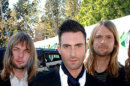 Pedagang Payung Serbu Konser Maroon 5