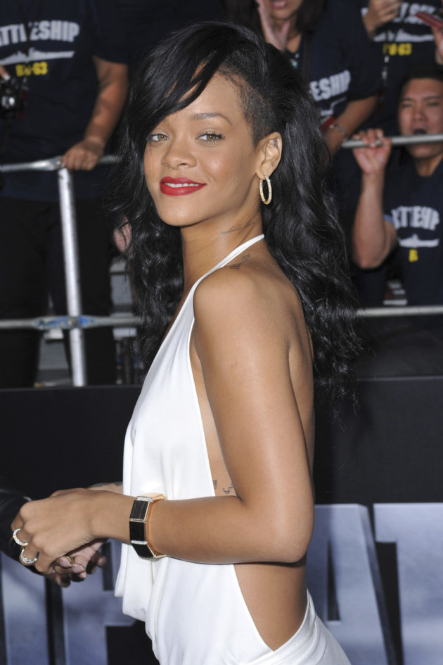 Rihanna zieht für Parfüm-Werbung …