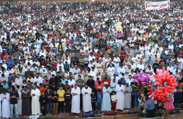  لقطات مبهرة لصلاة العيد من أنحاء العالم  154776370-jpg_194214