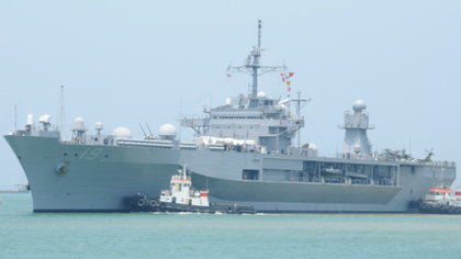 Tàu chiến Mỹ cập cảng Tiên Sa (Đà Nẵng)