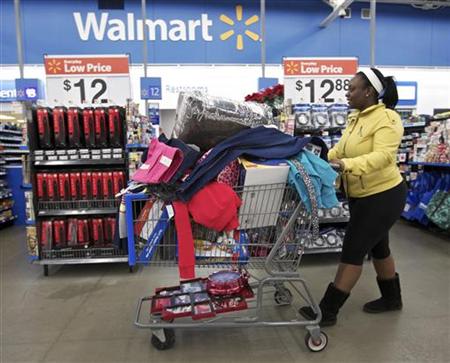 Tasha heads to checkout at a Walmart Store in Chicago, November 23, 2012. REUTERS/John Gress