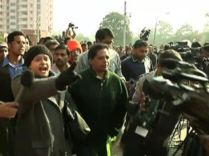 Raw: Protest As India Rape Suspects Go to Court