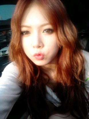 [News] [230512] HyunA sở hữu đôi môi được thèm muốn nhất HyunA_s__h_u___i_m_i-6c45b929c3ec4e92d88b16b2af26794f