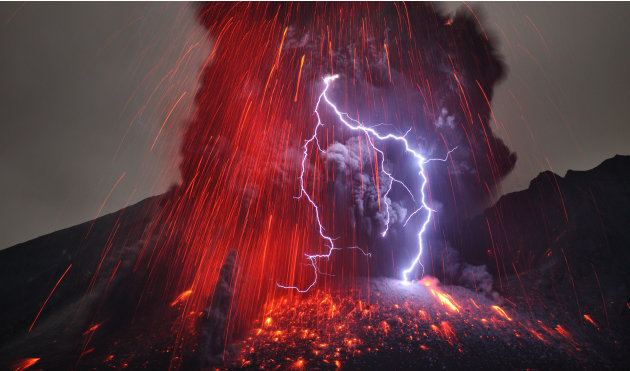 Lightning Volcano Eruptio …