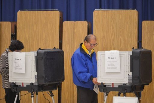 Eleitores   votam em Silver Spring, Maryland