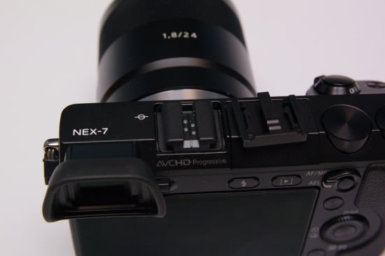 跨準專業與隨手拍於一身， Sony NEX-7 動手玩