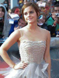 Emma Watson Akan Tampil Pakai Lingerie