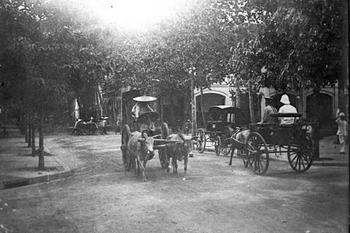 Giao thông trên phố Catinat năm 1890 (nay là đường Đồng Khởi).