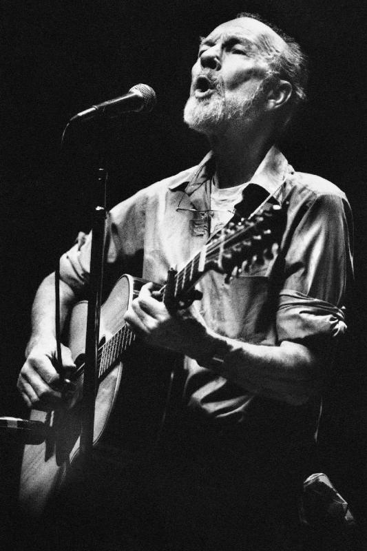 Pete Seeger: America's celebrated folk music 'archive'