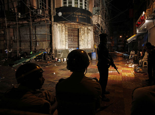 மும்பையில் குண்டுவெடிப்பு [PHOTOS] Mumbai-blasts-photos-140711-06_040659