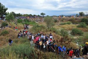 People in no-man&#39;s land along the Greece-Macedonia&nbsp;&hellip;