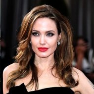 Angelina Jolie Membangun Sekolah Wanita