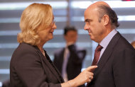 <p>               Austria's Finance Minister Maria Fekter, left, gestures while speaking with Spain's Economy Minister Luis de Guindos during a meeting of EU finance ministers at the European Council building in Luxembourg on Friday, June 22, 2012. European finance ministers are meeting in Luxembourg to discuss the idea of a tax on financial transactions that would be used to make banks pay for their own bailouts. (AP Photo/Virginia Mayo)