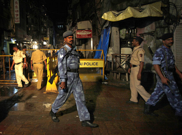 மும்பையில் குண்டுவெடிப்பு [PHOTOS] Mumbai-blasts-photos-140711-12_040728